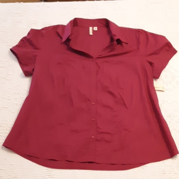 St. John's Bay Tops - St John's Bay short sleeve button-down top St. John's Bay Tops - St John's Bay short sleeve button-down top